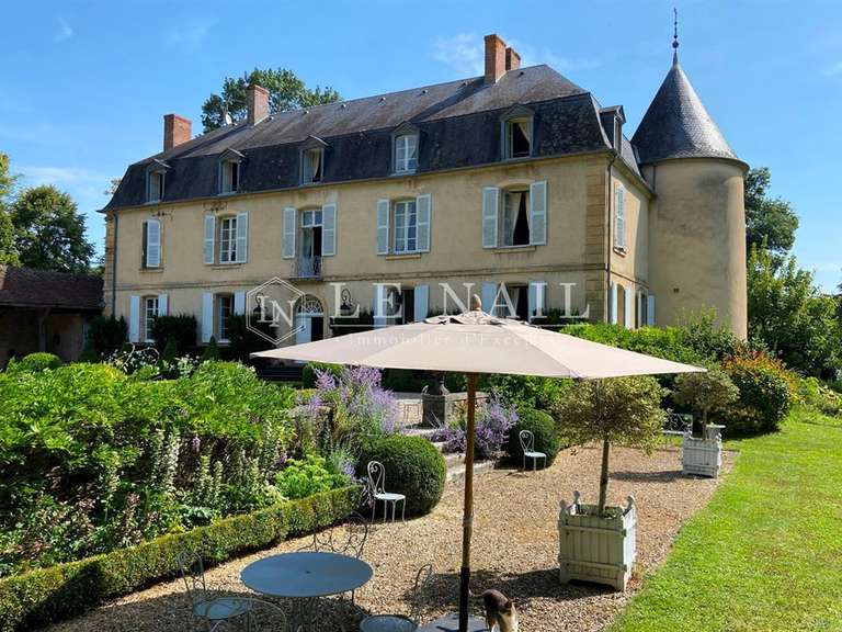 Château Nevers - 8 chambres - 612m²