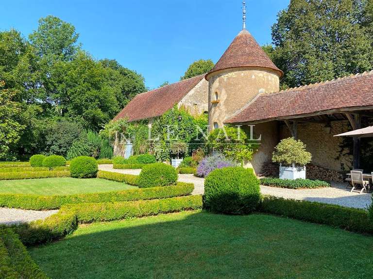 Château Nevers - 8 chambres - 612m²