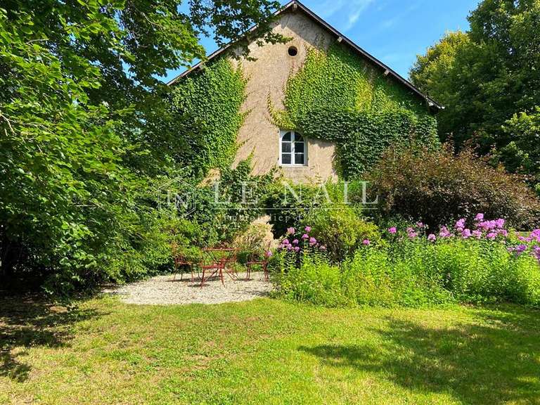 Château Nevers - 8 chambres - 612m²