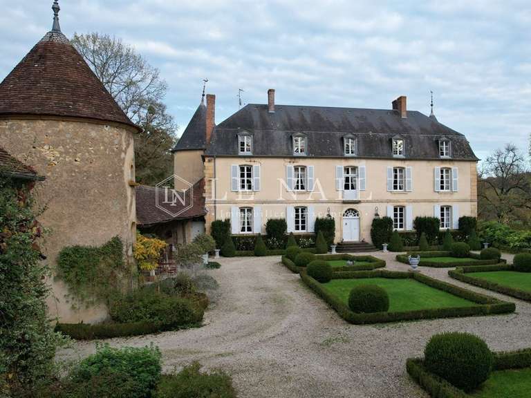 Château Nevers - 8 chambres - 612m²