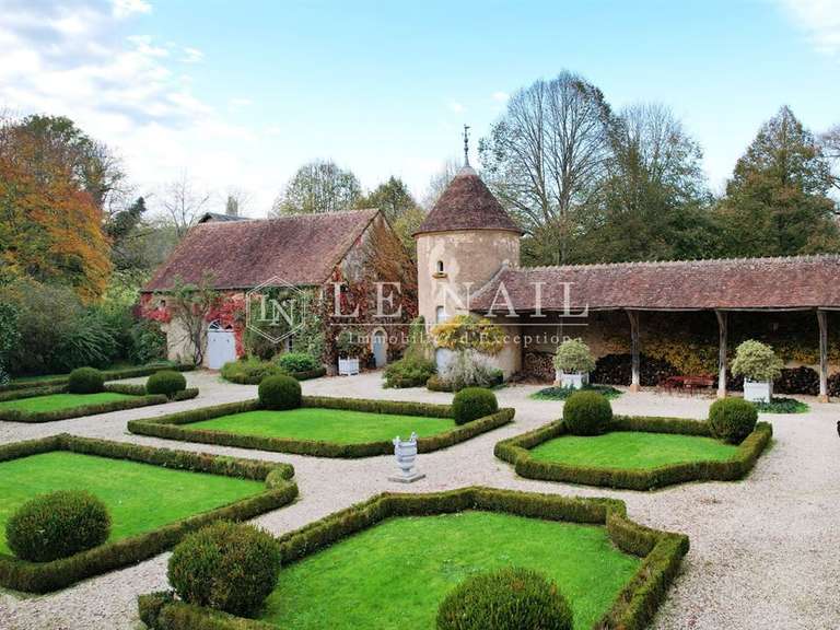 Château Nevers - 8 chambres - 612m²