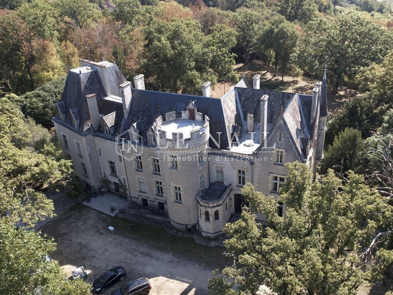 Château Nevers - 16 chambres - 1173m²