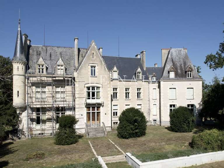 Château Nevers - 16 chambres - 1173m²