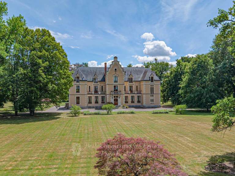 Château Nevers - 5000m²