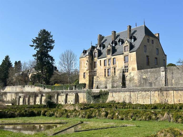 Château Nevers - 15 chambres - 1200m²