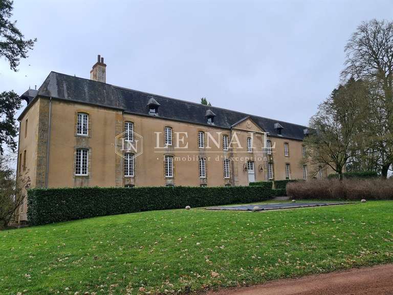 Castle Nevers - 23 bedrooms - 2000m²