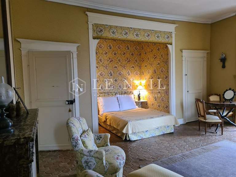 Château Nevers - 23 chambres - 2000m²
