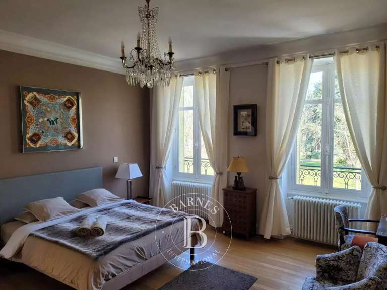 Maison Nevers - 9 chambres - 450m²