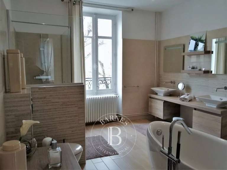 Maison Nevers - 9 chambres - 450m²