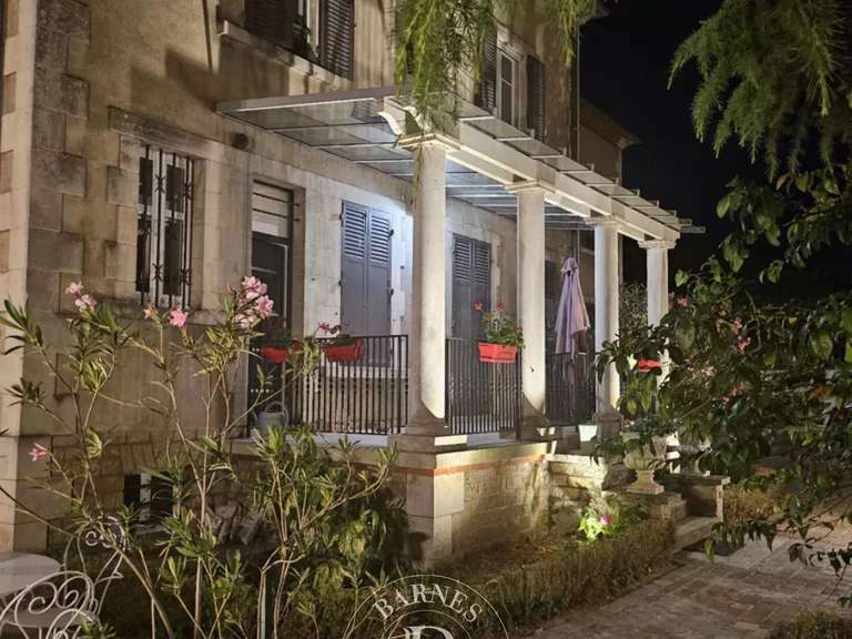 Maison Nevers - 9 chambres - 450m²