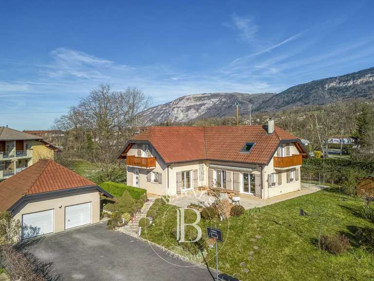 Maison Neydens - 5 chambres - 365m²