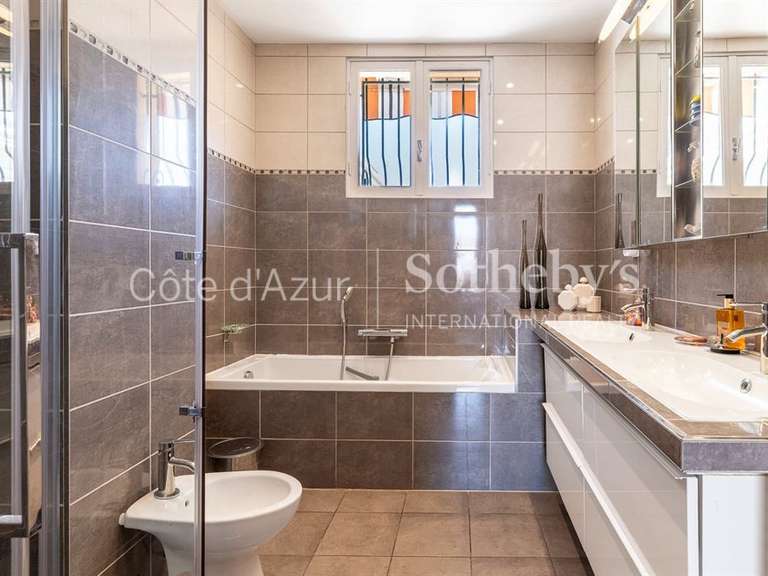 Appartement Nice - 2 chambres - 110m²