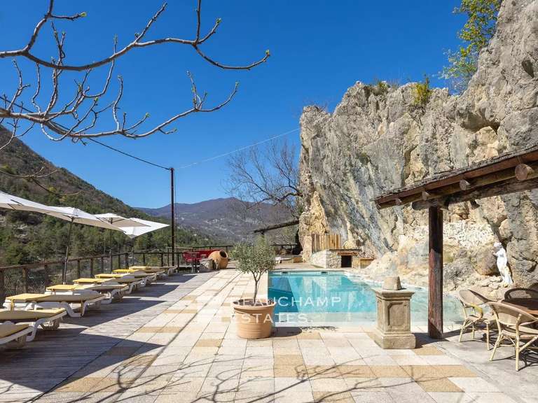 Domaine viticole Nice - 12 chambres - 1000m²