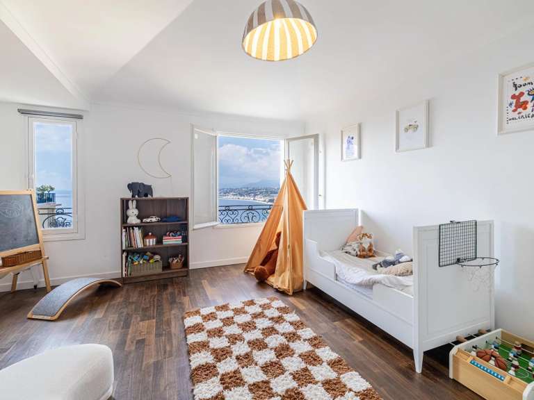 House Nice - 5 bedrooms - 222m²