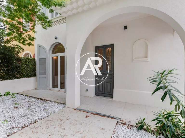 House Nice - 5 bedrooms - 145m²