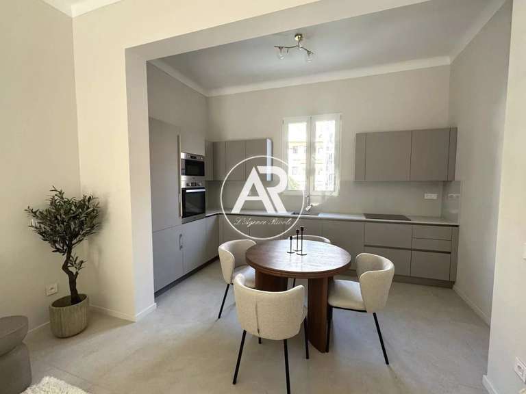 House Nice - 5 bedrooms - 145m²