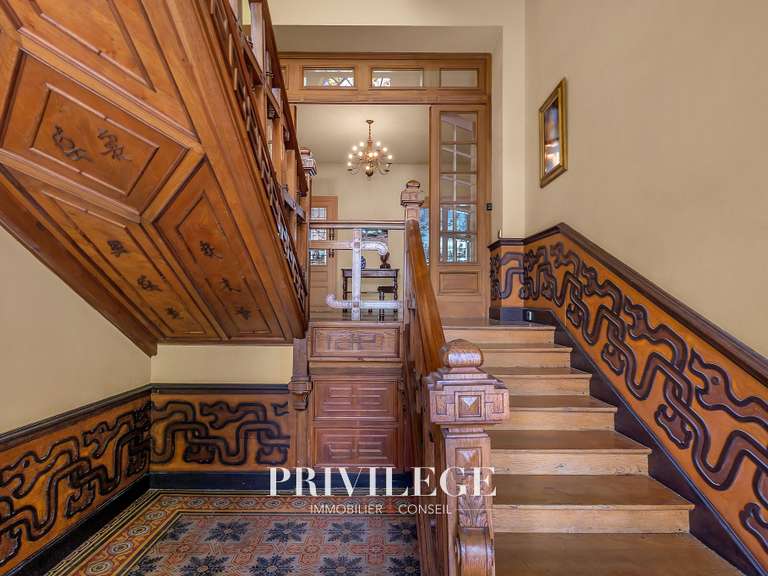 House Nice - 7 bedrooms - 824m²