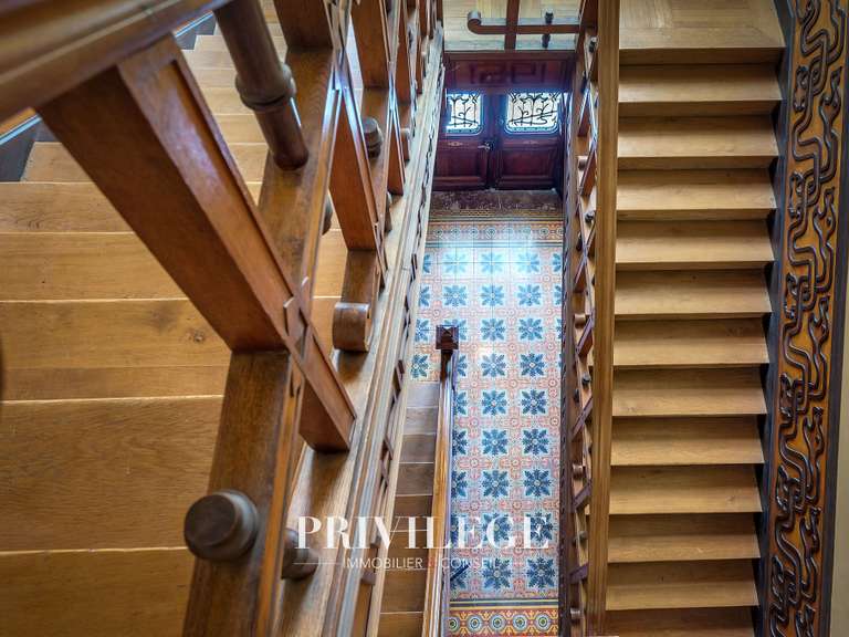 House Nice - 7 bedrooms - 824m²