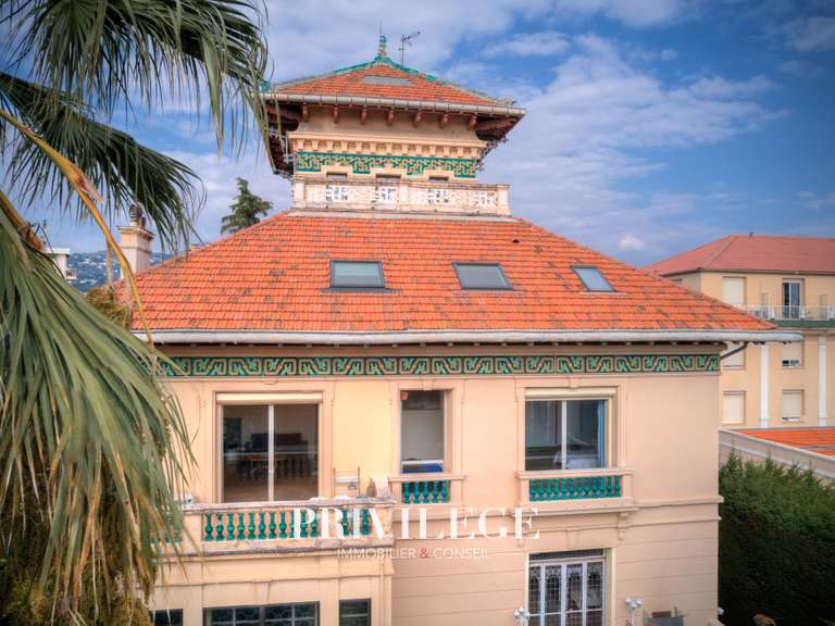 House Nice - 7 bedrooms - 824m²