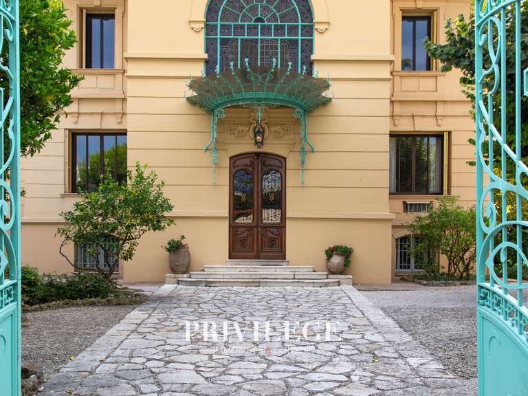 House Nice - 7 bedrooms - 824m²