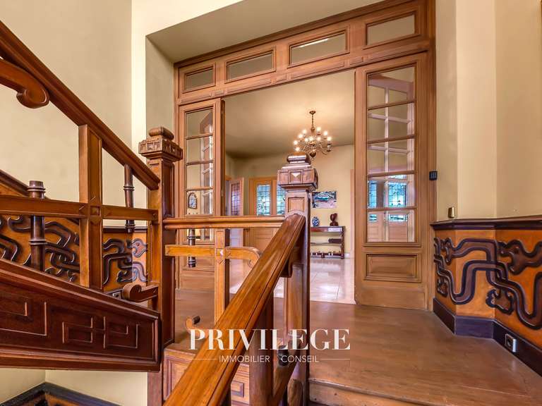 House Nice - 7 bedrooms - 824m²