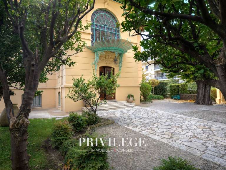 House Nice - 7 bedrooms - 824m²