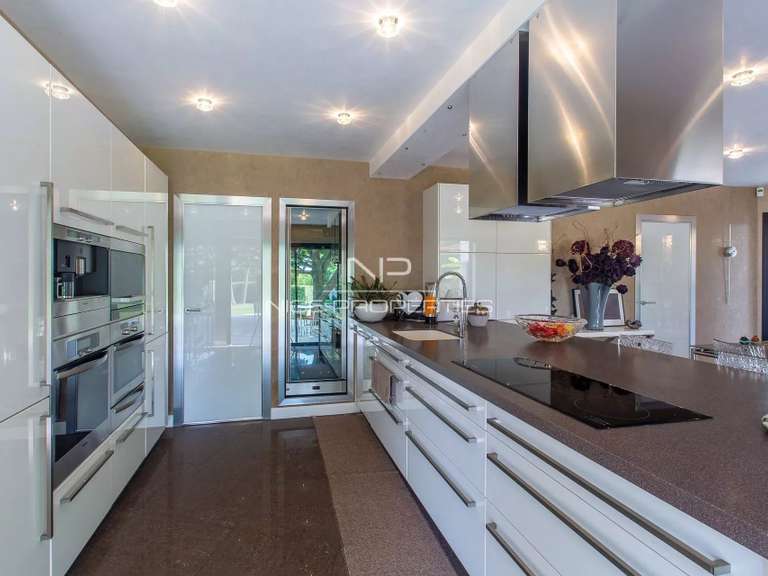 Villa Nice - 4 bedrooms - 310m²