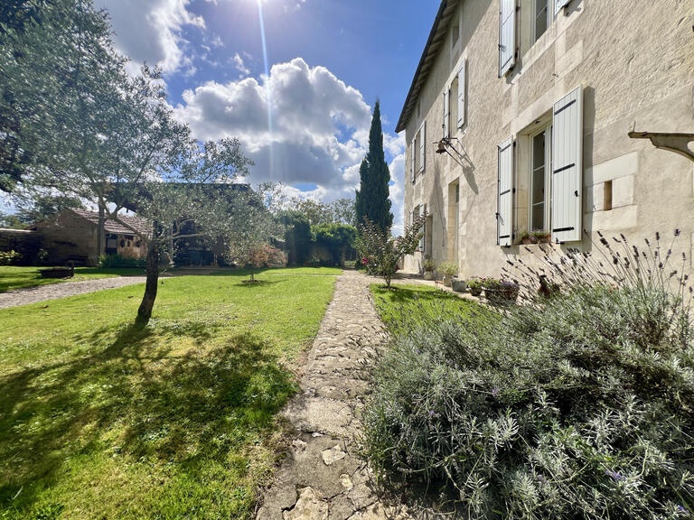 Maison Nieuil-l'Espoir - 4 chambres - 144m²