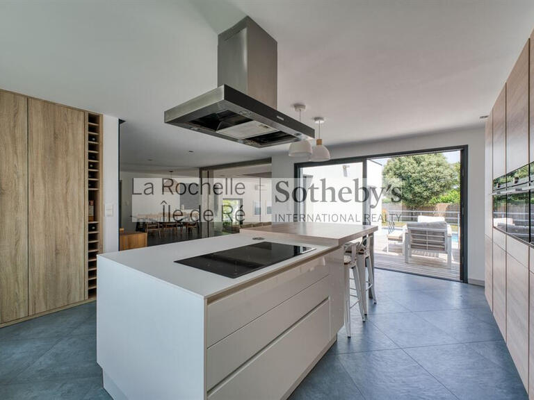 Maison Nieul-sur-Mer - 4 chambres - 200m²