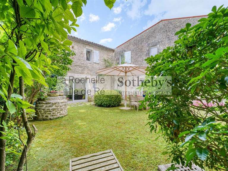 Maison Nieul-sur-Mer - 3 chambres - 189m²