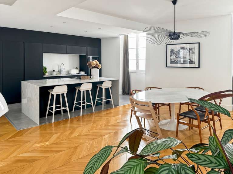 Apartment Nîmes - 3 bedrooms - 181m²