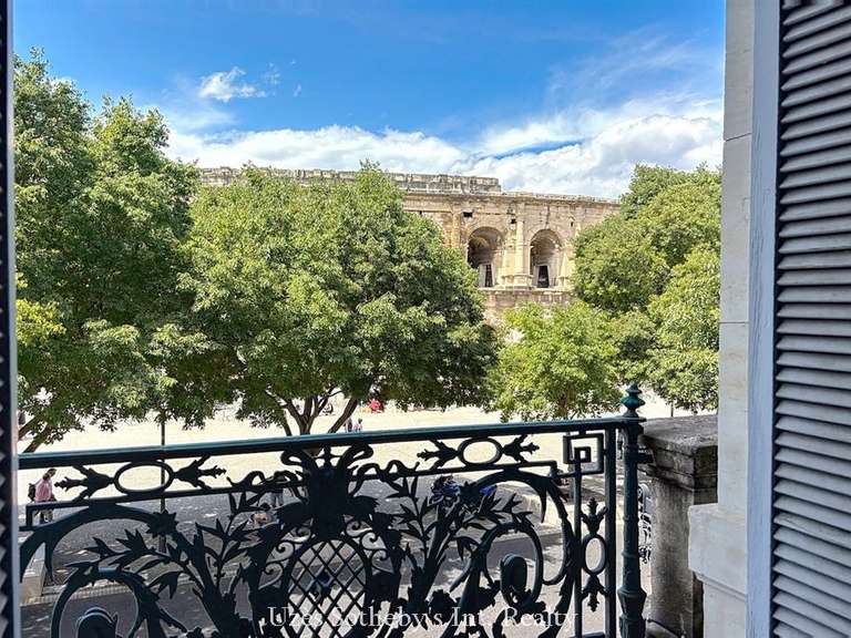Apartment Nîmes - 4 bedrooms - 186m²