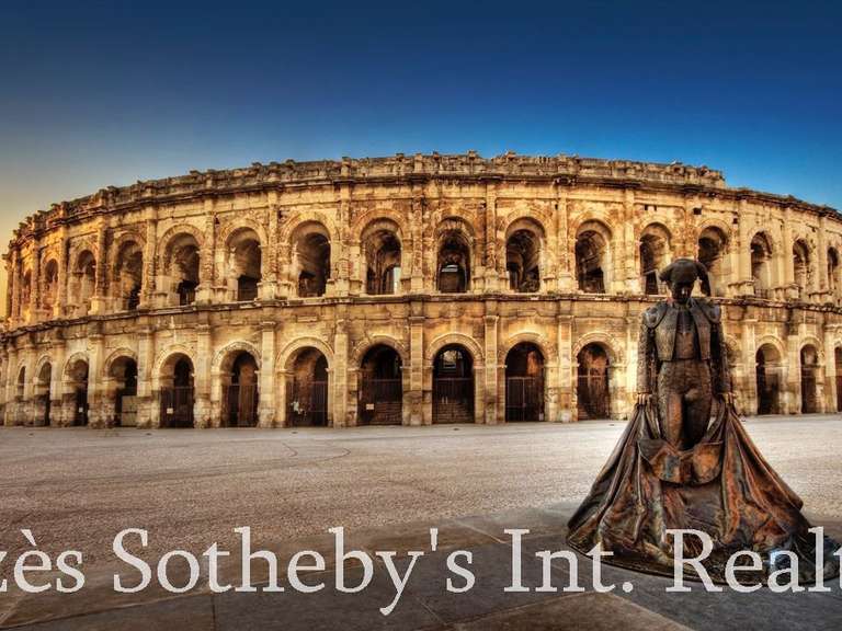 Apartment Nîmes - 4 bedrooms - 186m²