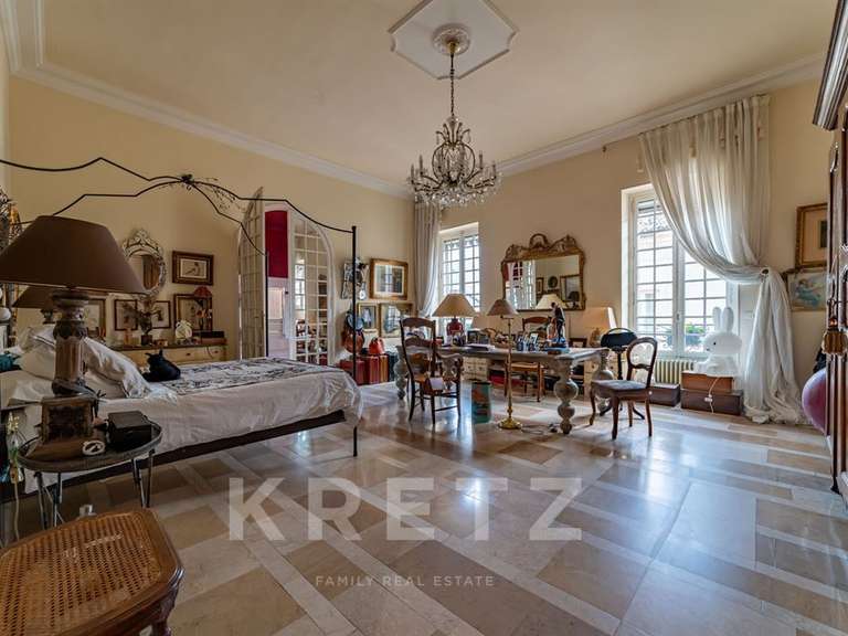 Apartment Nîmes - 3 bedrooms - 283m²