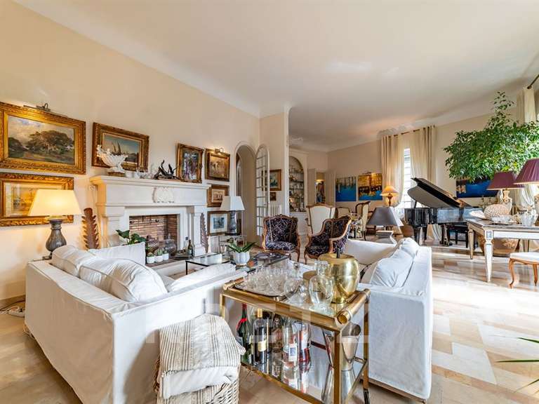 Apartment Nîmes - 3 bedrooms - 283m²