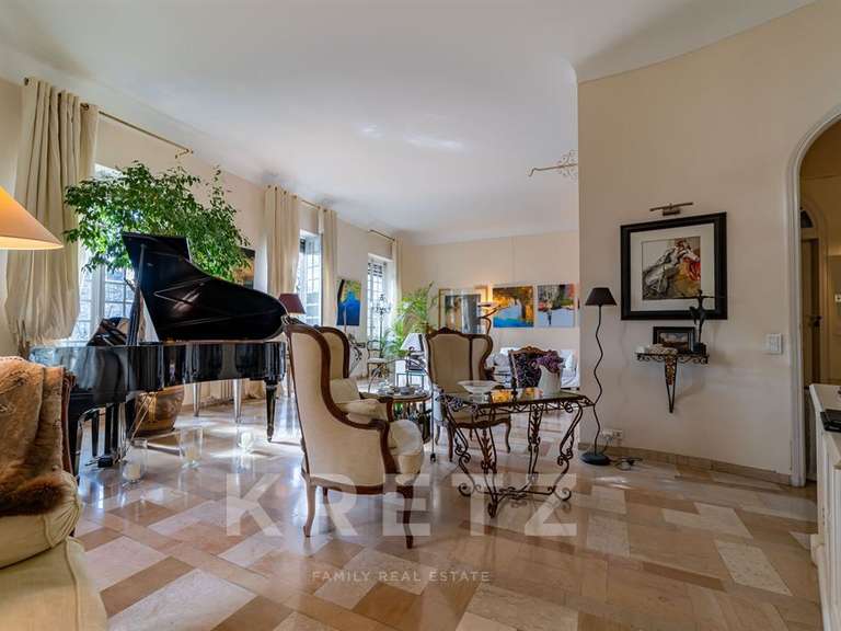 Apartment Nîmes - 3 bedrooms - 283m²