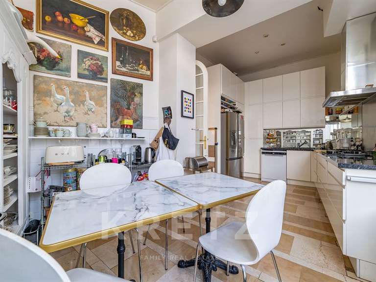 Apartment Nîmes - 3 bedrooms - 283m²