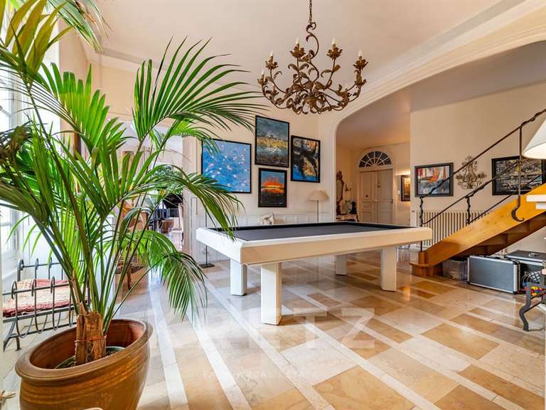 Apartment Nîmes - 3 bedrooms - 283m²