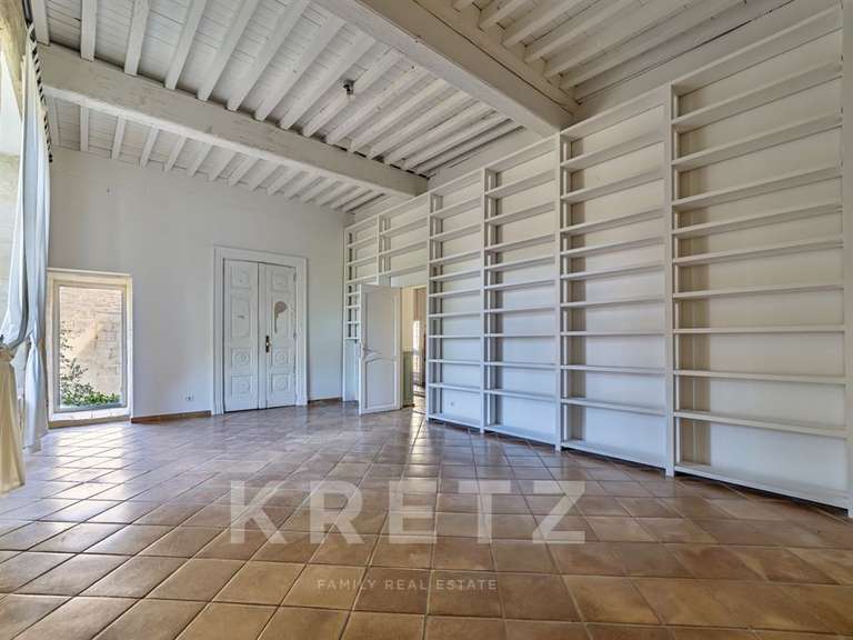 Castle Nîmes - 7 bedrooms - 303m²