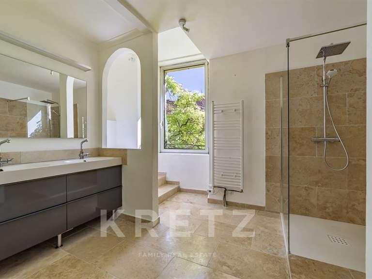 Castle Nîmes - 7 bedrooms - 303m²