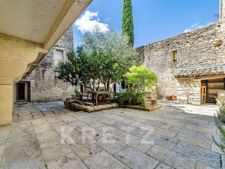 Castle Nîmes - 7 bedrooms - 303m²