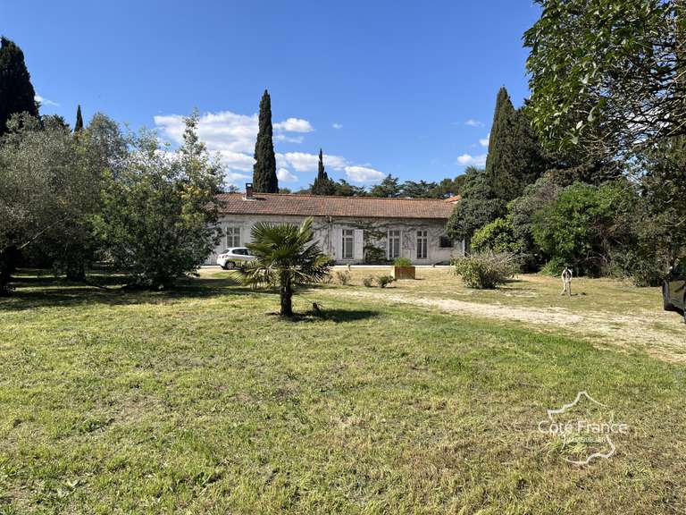 Maison Nîmes - 3 chambres - 258m²