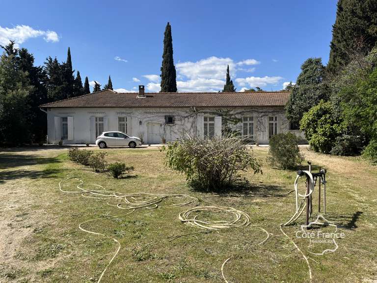 Maison Nîmes - 3 chambres - 258m²