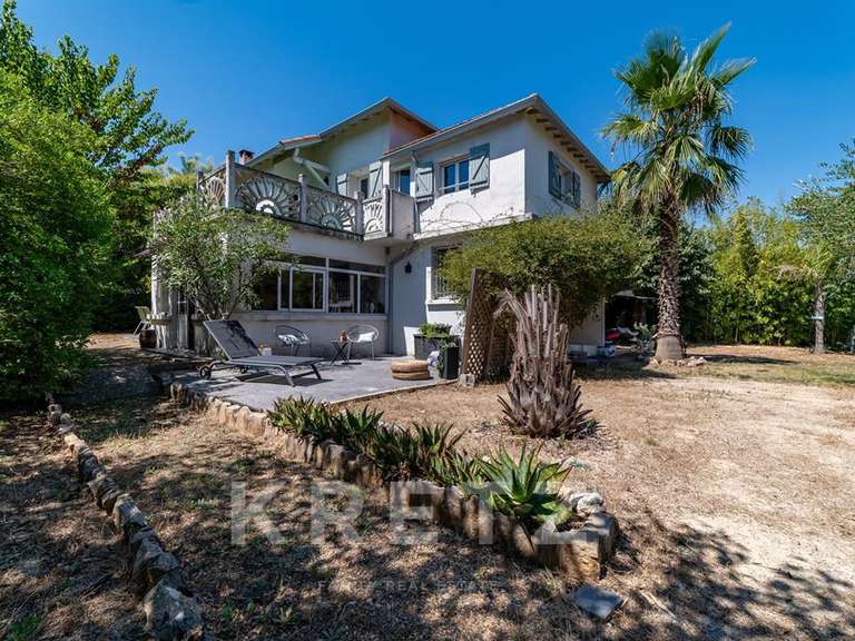 Maison Nîmes - 4 chambres - 200m²