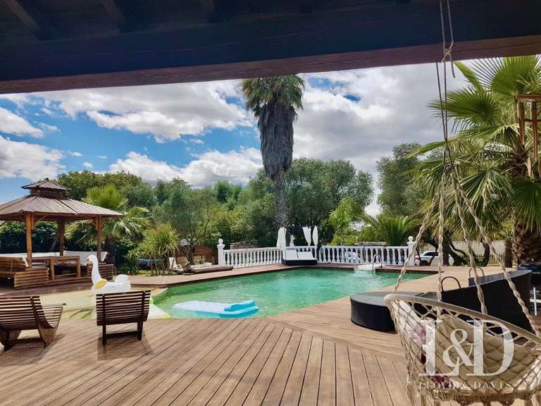 House Nîmes - 12 bedrooms - 356m²