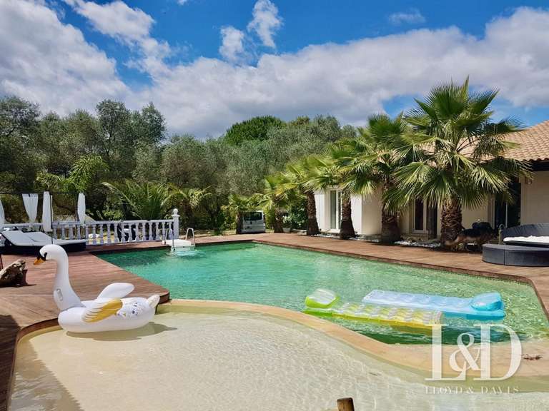 House Nîmes - 12 bedrooms - 356m²