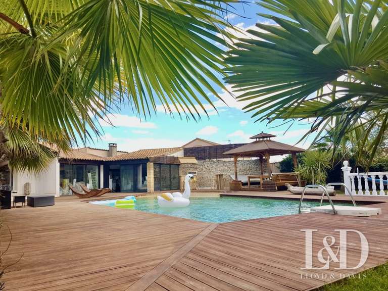 House Nîmes - 12 bedrooms - 356m²