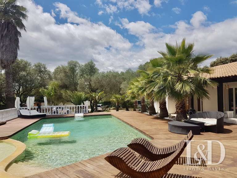 House Nîmes - 12 bedrooms - 356m²