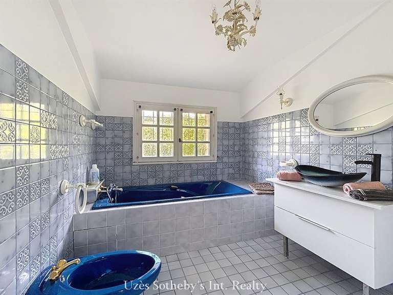 House Nîmes - 5 bedrooms - 220m²