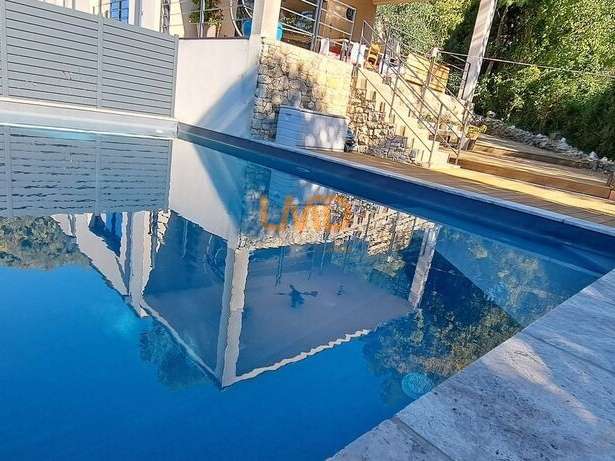 Maison Nîmes - 4 chambres - 147m²